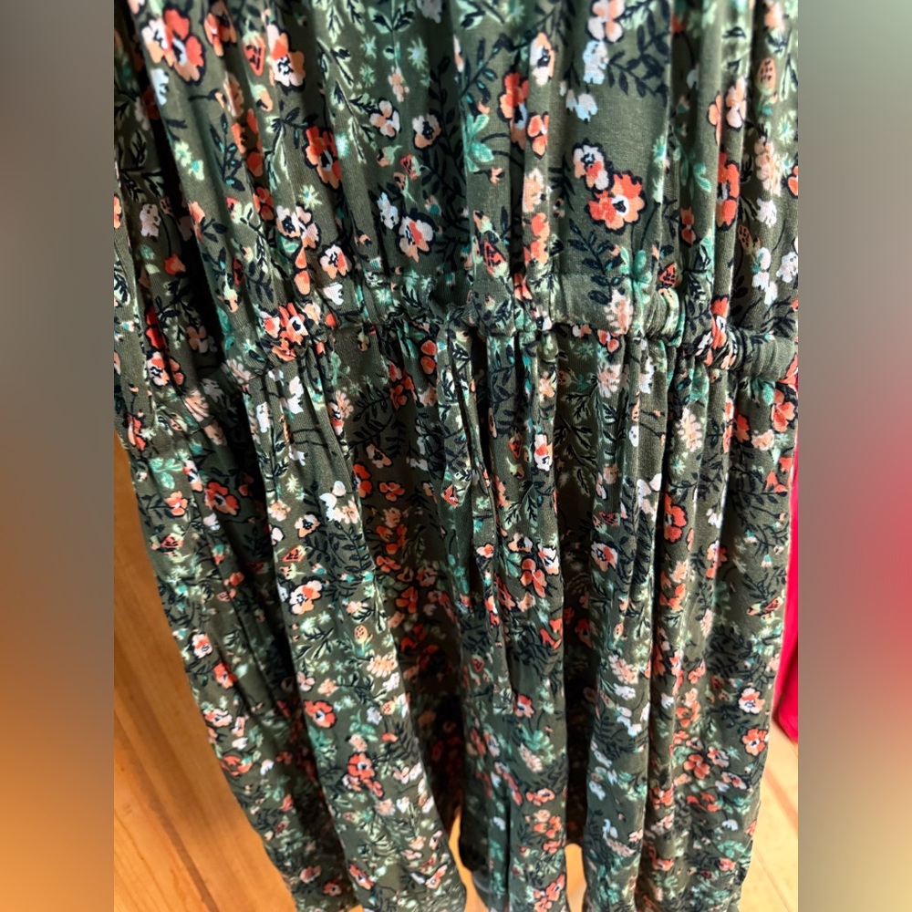 Woman’s Floral Romper - Picture 3 of 5